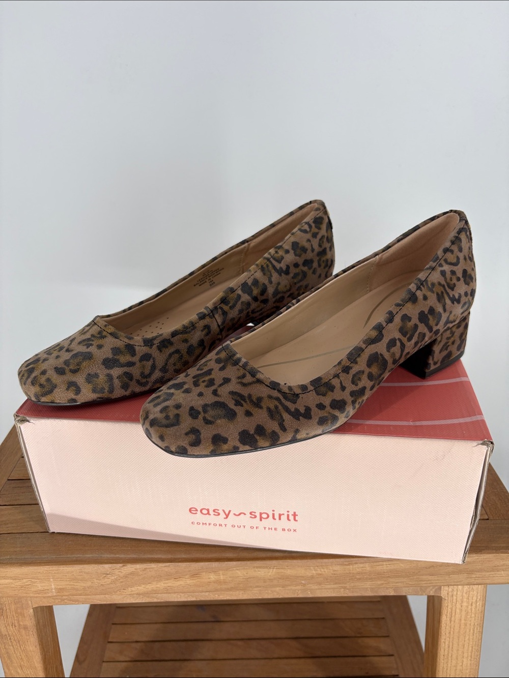 New women’s Easy Spirit Leopard Print Low Block Heel Pumps - Brown/Blacks 8.5 - Picture 3 of 4